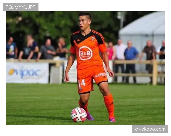 冲突瞬间：洛里昂与克莱蒙特球员在中场发生激烈争执